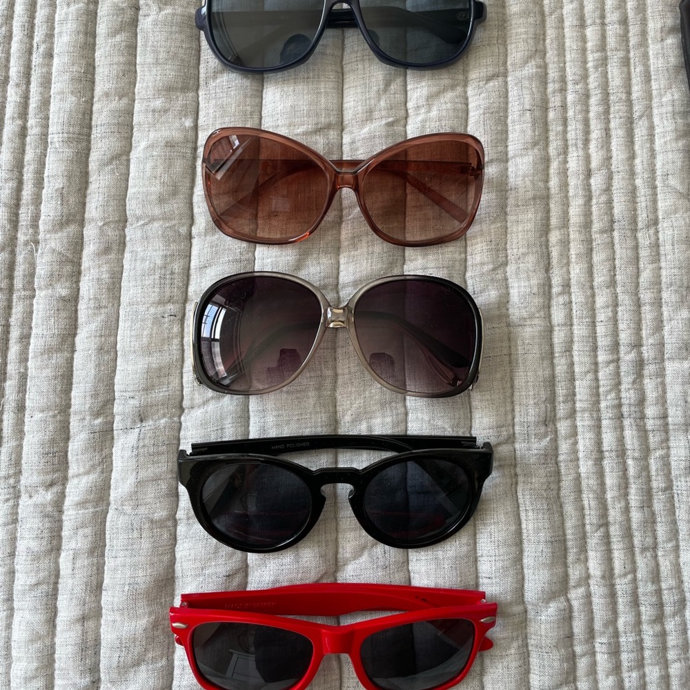 5 Pairs Vintage  Sunglasses 🕶